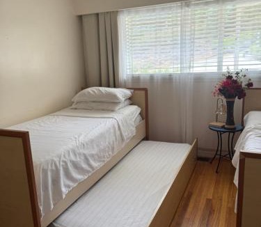 West Vancouver House | Cozy Rooms West Vancouver