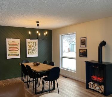 Golden House | Nell's Mountain Lodge - Arcade Hottub Fire Pit 5 Acres
