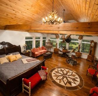 Mansfield Ski Chalet | Luxury Forest Retreat Near Mansfield Ski Club