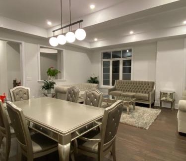 Newtonbrook House | A - Modern Room near Yonge-Finch -Willowdale Grand Residence