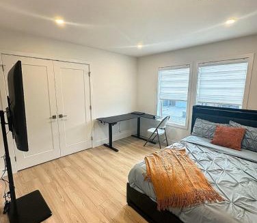 Langford House | Bear Mountain Victoria Luxury 4BR Home 6 to 10 Guests