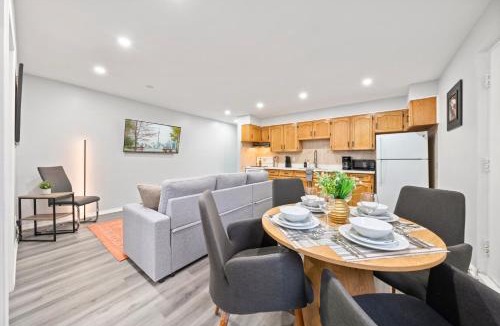 Dufferin Grove Hotel | Casa Hotels College Modern Suite Near Dufferin Grove Transit Line