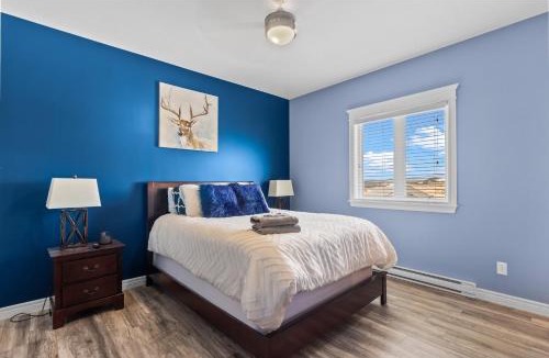 Paradise Apartment | Family-Friendly 3BR, HotTub, Patio, Bar, Fireplace