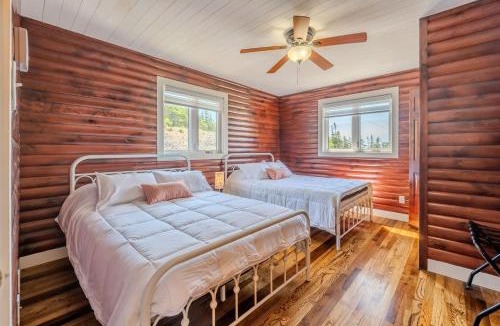 Brigus Junction House | Junction Lookout Cottage 3BR, Hot Tub Water View