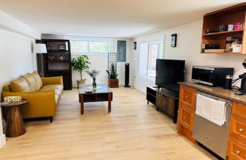Central Okanagan Bed & Breakfast | Peaceful 2-bedroom, 1-bath daylight suite with private entrance