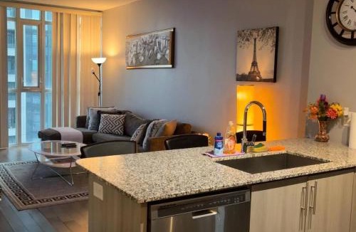 Downtown Mississauga House | Spacious-Cozy 2Bed Condo in Square Ones Misissauga
