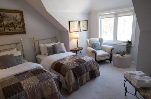 Jacksons Point Bed & Breakfast | Gypsy by the Lake Bed and Breakfast