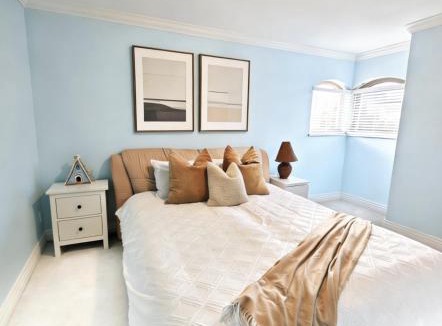Burnaby Villa | Stylish 5BR Entire House Near Vancouver Sleeps 8, Free Parking