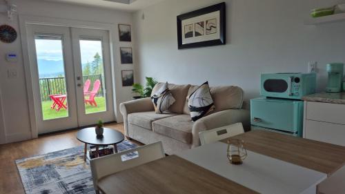 Promontory Apartment | Elevated Horizon Retreat