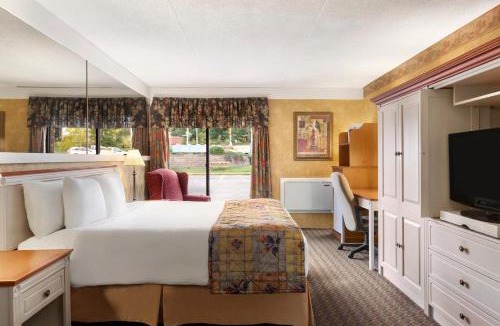 Owen Sound Hotel | Travelodge by Wyndham Owen Sound ON