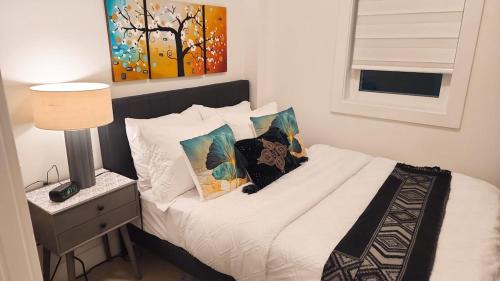 Langford Apartment | New Langford Suite near Lake & Mall, Free Parking