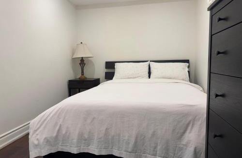 Oakwood Village Apartment | Stylish 2Bedroom Basement Suite in Oakwood Village