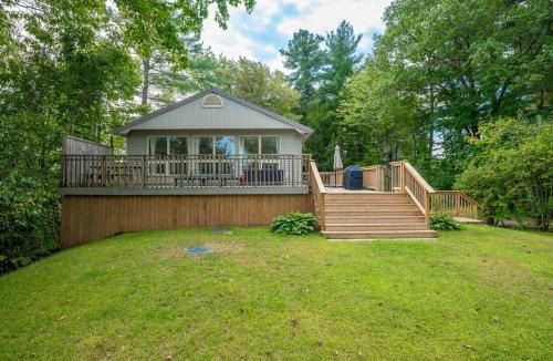 Bala House | Lakefront Muskoka Cottage with Fire Pit and BBQ