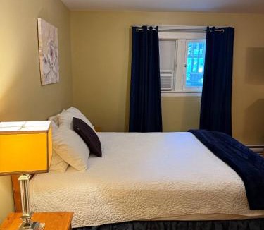 Waterford Valley Apartment | Cozy Manor Studio Parking WiFi