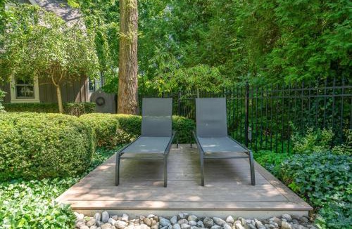 Old Town Historic District House | Guestroom 1842 - Hot Tub Historic Home Steps to Everything NOTL