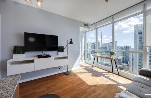 Fort York House | Ent District 3 Bedroom 2Bath Parking CN Tower