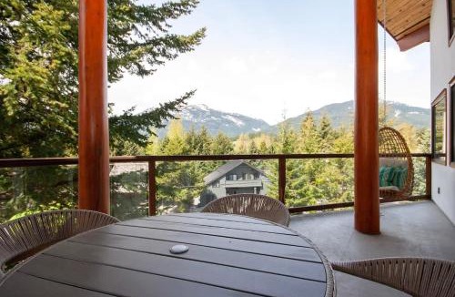 Whistler House | White Gold Chalet - Spacious Family-Friendly Chalet, Hot Tub, Mountain Views, Log Fireplace