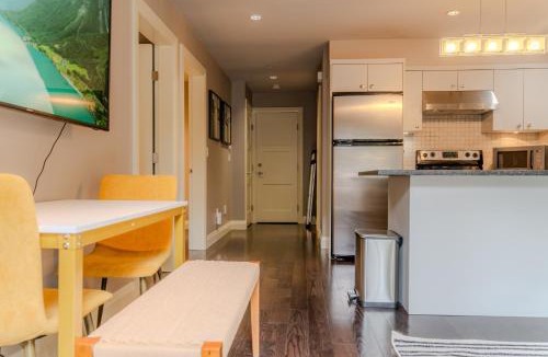 Riley Park-Little Mountain Apartment | Private Cambie Village Suite min Downtown and Skytrain