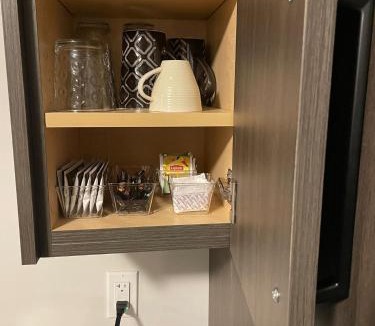 Fonthill Apartment | Bright Private 2BR Suite Near Niagara Falls Family-Friendly