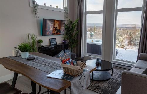 West Bay House | Piper's Creek Cottages