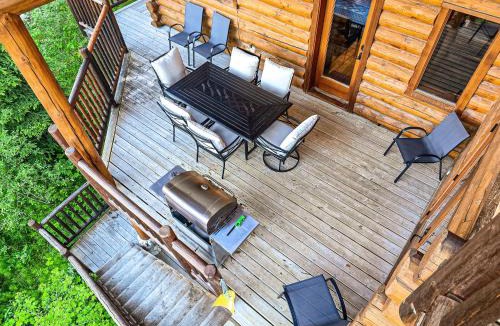 Golden House | GrizzPaw Lodge - Mountain Resort - 5 Bedroom Chalet - Sleeps 14 People
