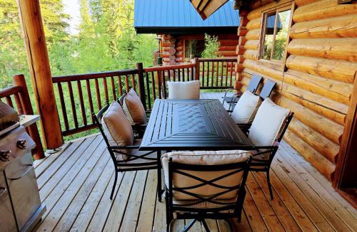 Golden House | GrizzPaw Lodge - Mountain Resort - 5 Bedroom Chalet - Sleeps 14 People