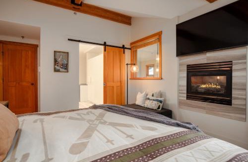 Nordic Estates House | Luxury Mountain Retreat with PRIVATE Hot Tub by Harmony Whistler