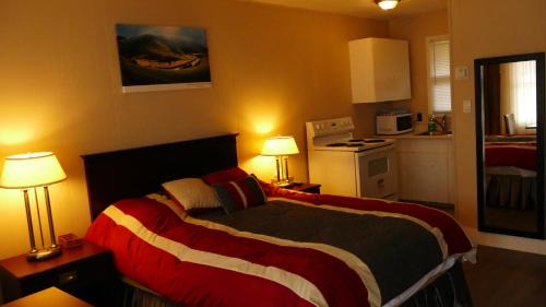 North River Hotel | The White Horse Motel