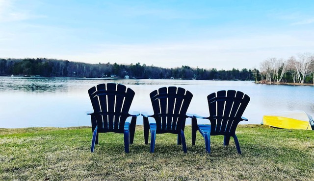 HK’S Love Den (Premium Lakefront View~ Muskoka Lake Cottages #1)
