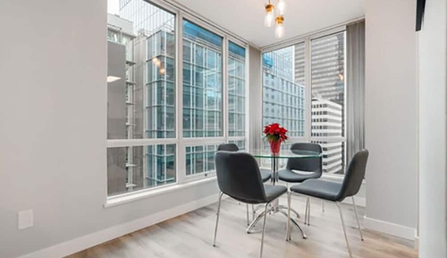 Downtown Vancouver 2 Bedroom 2 bathroom Condo with Views in Coal Harbour