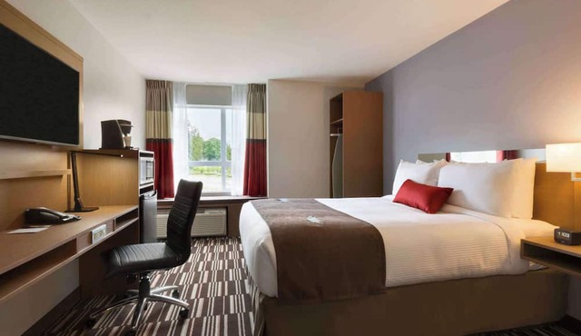 Microtel Inn & Suites by Wyndham Oyster Bay