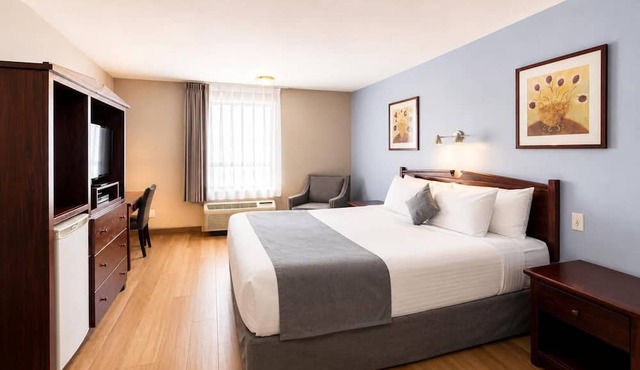 Super 8 by Wyndham Lake Country/Winfield Area Airport North