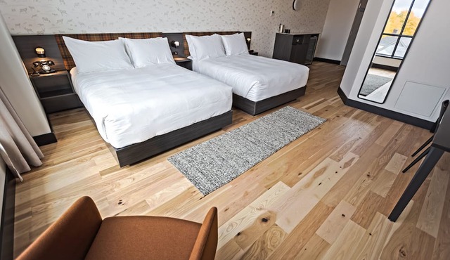 Hew & Draw Hotel