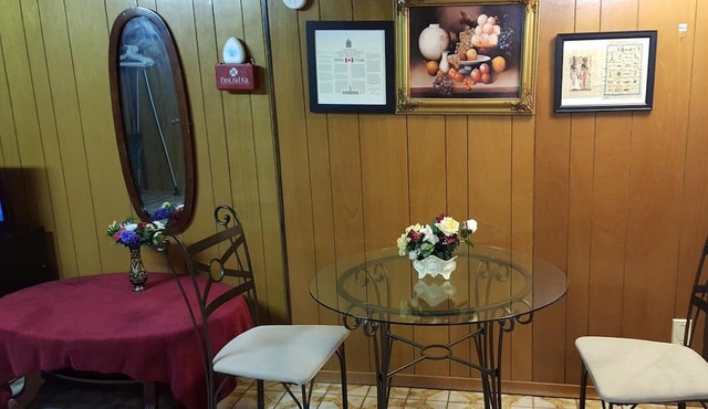 SPACIOUS, INDEPENDENT ONE BEDROOM SUITE 10 MINUTES FROM THE PEARSON AIRPORT.