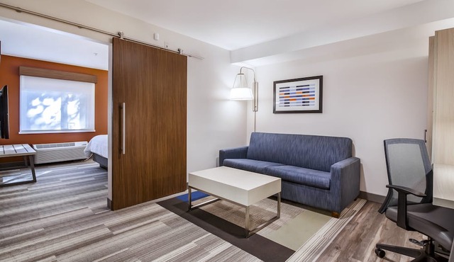 Holiday Inn Express & Suites Langley by IHG