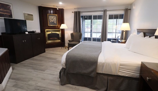 Algonquin Lakeside Resort