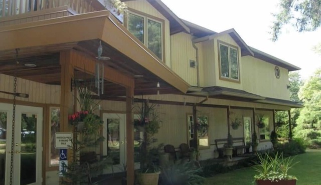 Cedar Wood Lodge B&B