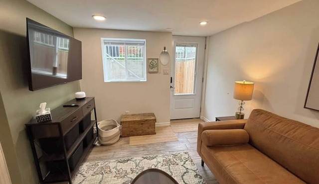 Modern 2BR Retreat w Heated Floors-gazebo