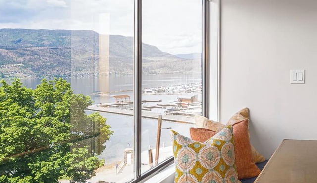 Designer Penthouse - Downtown Waterfront!