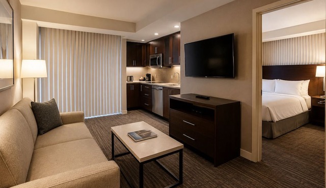 Spacious 1BR Toronto Retreat Near Entertainment District - With extra bed!