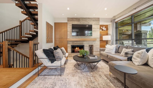 NEW Luxury 4BR Fitz Walk | Private Hot Tub & Garage