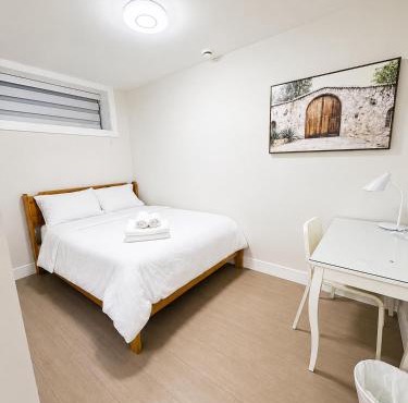 Modern Vancouver 2BR Suite Full Kitchen & Laundry