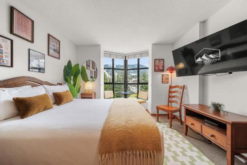 Mid Century Modern - Whistler Studio w Pool & Hot Tub
