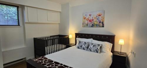 Bright 2 BR, Great Location