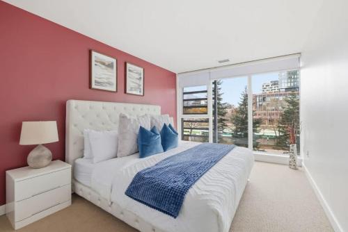 Luxurious 4BR Oasis Walk to CN Tower Entertainment