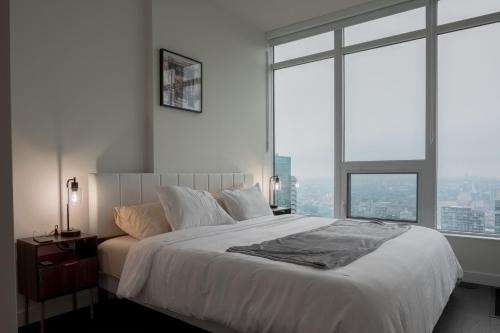 Rax Town - 2 Story Loft Condo with Skyline View beside CN tower and the Rogers Center