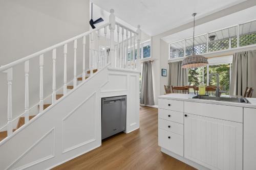 Family Townhome with outdoor pool access