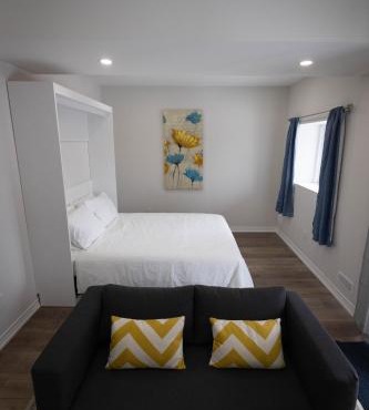 Cozy Cove Retreat, Private Suite with Separate Entrance Near Friday Harbour, Barrie & Lake Simcoe