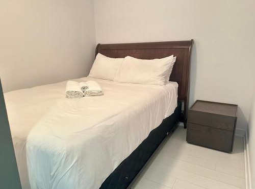 Central Spacious 4 real beds with parking