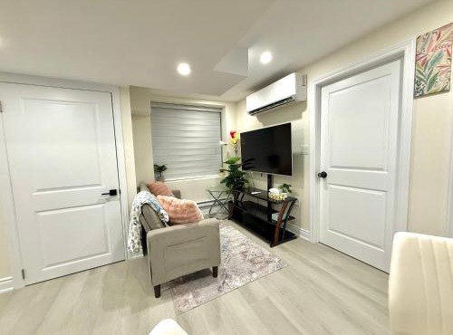 Modern 2BR Suite Private Entrance Parking New